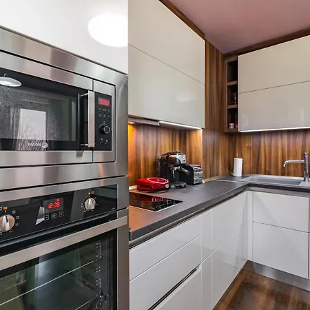 아파트 Cosy Luxury Flat In The Centrum- 90sqm - 3 Rooms. 바르나