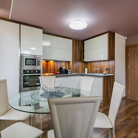 아파트 Cosy Luxury Flat In The Centrum- 90sqm - 3 Rooms. 바르나