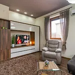 Cosy Luxury Flat In The Centrum- 90sqm - 3 Rooms. * Βάρνα