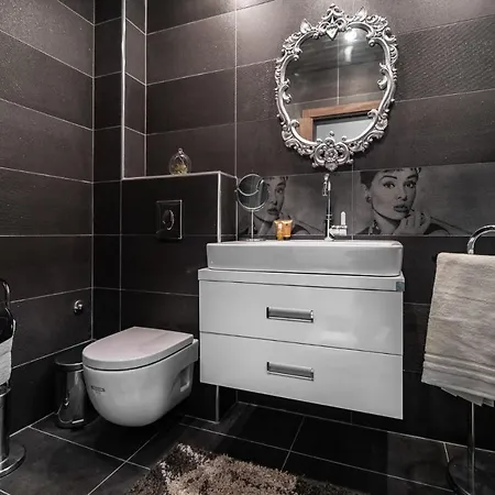 Apartment Cosy Luxury Flat In The Centrum- 90sqm - 3 Rooms. Varna