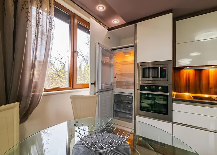 Cosy Luxury Flat In The Centrum- 90sqm - 3 Rooms. شقة فارنا